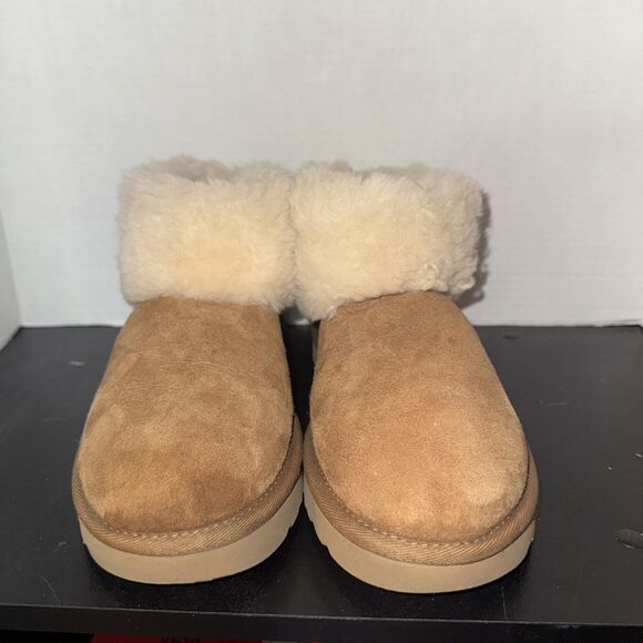 Women’s Ugg Classic Mini Fluff Quilted Boot Size 6 Cozycore Trendy Comfort - Picture 2 of 7
